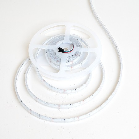 工厂批发COB幻彩灯带24v低压自粘全彩流水跑马追光音乐声控灯带